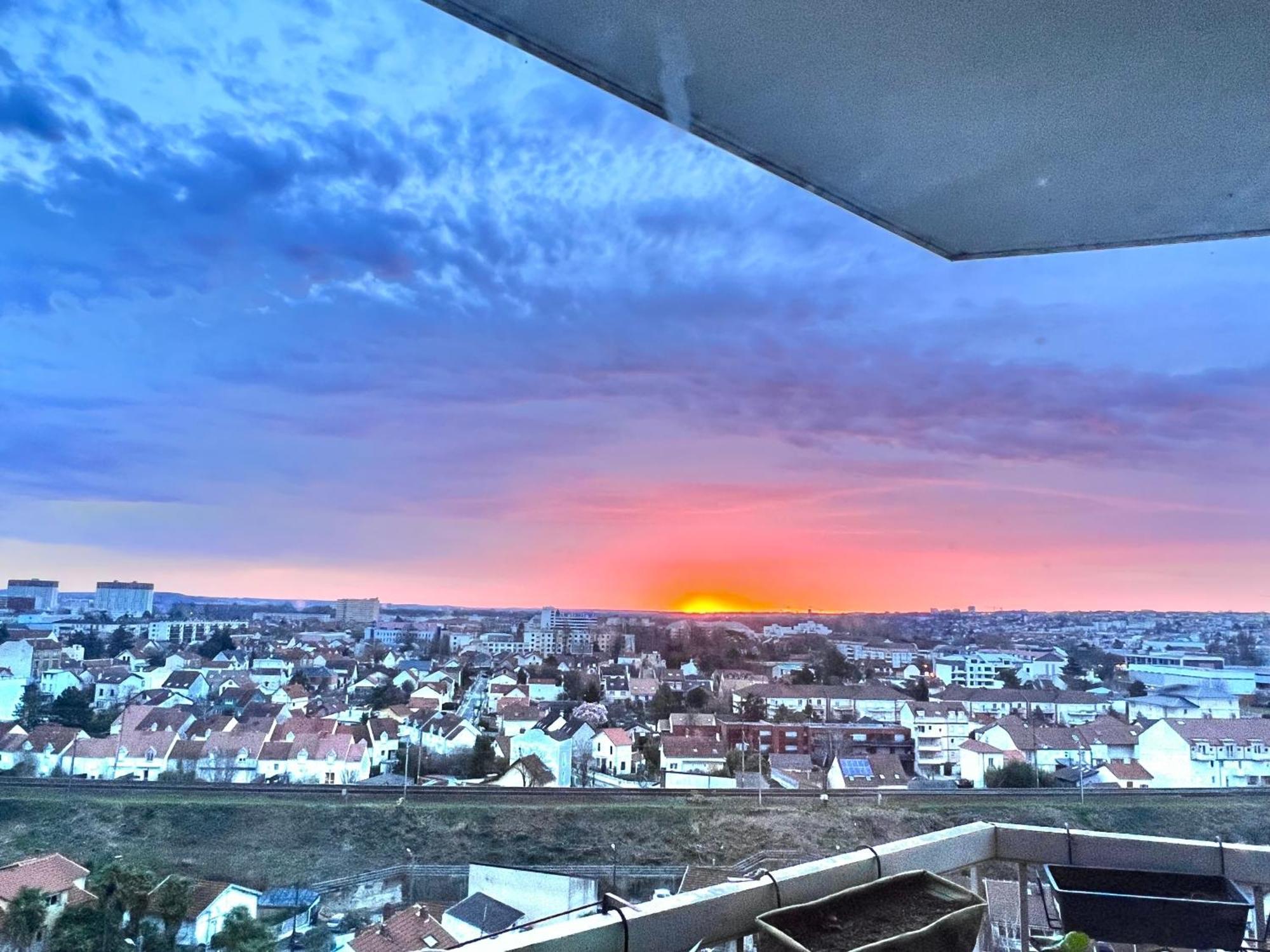 Chambre Famille D'Accueil Entre Paris Et Disney Douze Minutes Centre Paris Quinze Euros De Plus Pour Frais De Menage Neuilly sur Marne Bagian luar foto